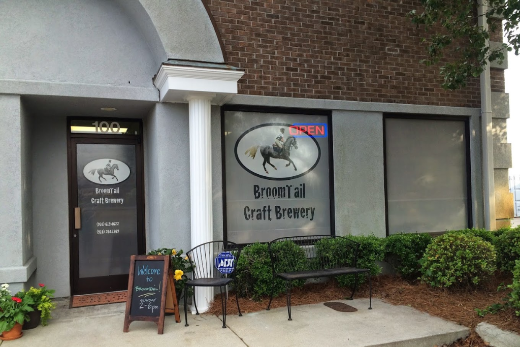 Best Bars On The North Carolina Coast - Broomtail Craft Brewery