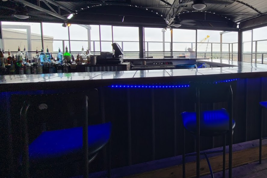 Best Cocktail Bars On The North Carolina Coast - Level 5 at City Stage