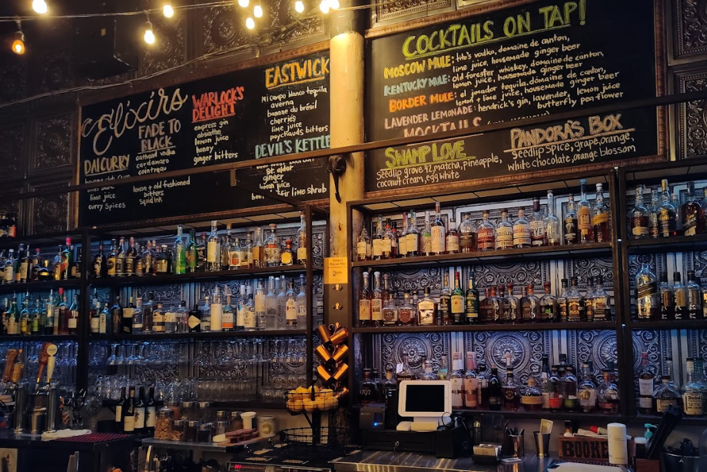 Best Cocktail Bars On The North Carolina Coast - The Blind Elephant