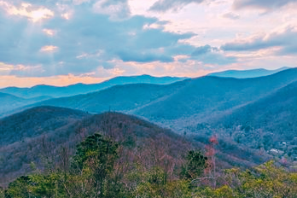 Best Hiking In Black Mountain NC - Lookout Trail