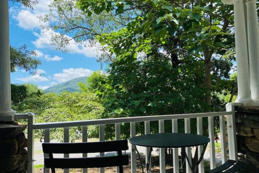 Best Hotels In Black Mountain NC - Black Mountain Lodge