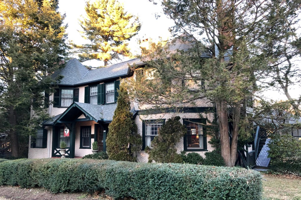 Pinecrest Bed and Breakfast, Montford Area Historic District in Asheville