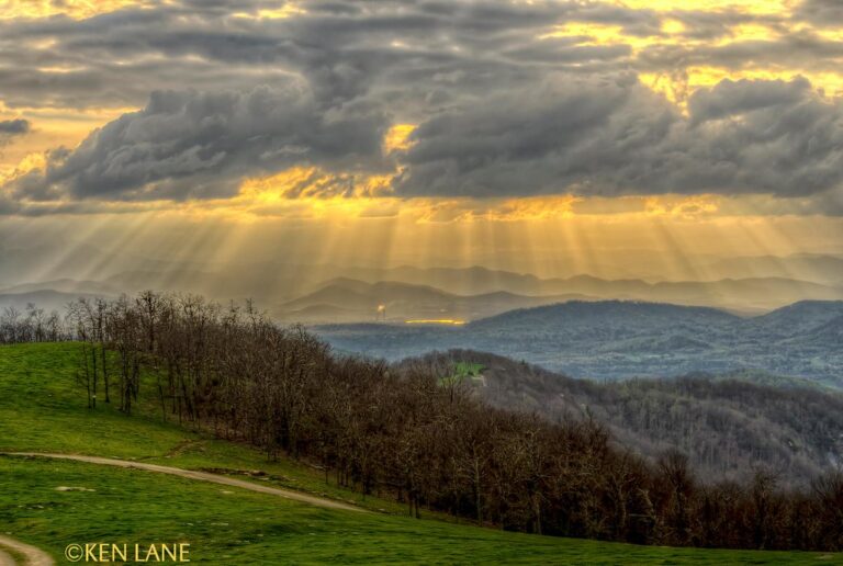 Best places to hike in the asheville area - Bearwallow Mountain (Henderson County)