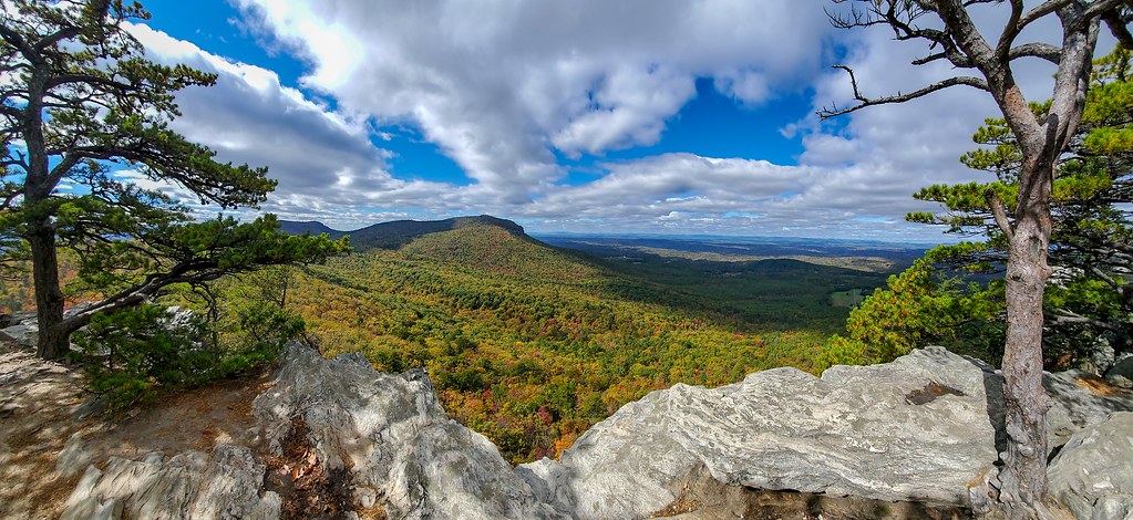 Wide angle view of landscape from Hanging Rock
