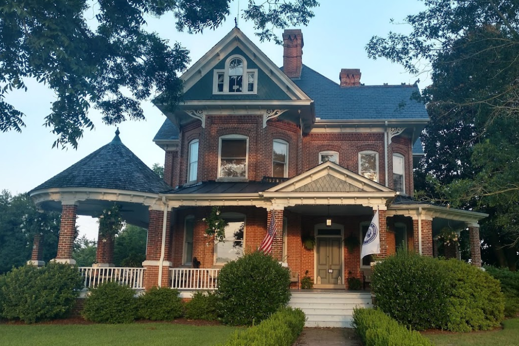 Best Brunch and Breakfast In The Albemarle & Pamlico Sounds Area - Cotton Gin Inn Front Entrance