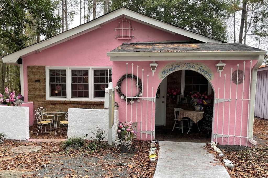 Best Brunch and Breakfast In The Brunswick Islands Area - Calabash Garden Tea Room Exterior