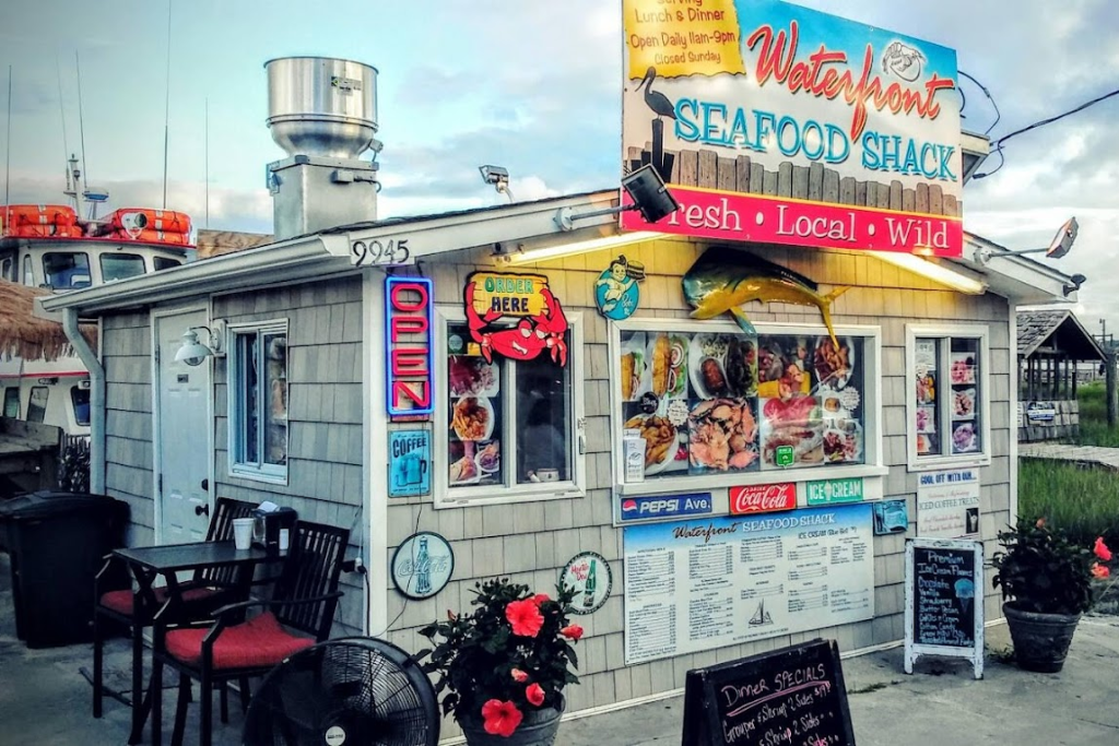 Best Cocktail Bars In The Brunswick Islands Area - Waterfront Seafood Shack