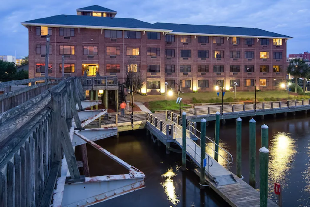 Best Hotels In The Greater Wilmington Area - Best Western Plus Coastline Inn