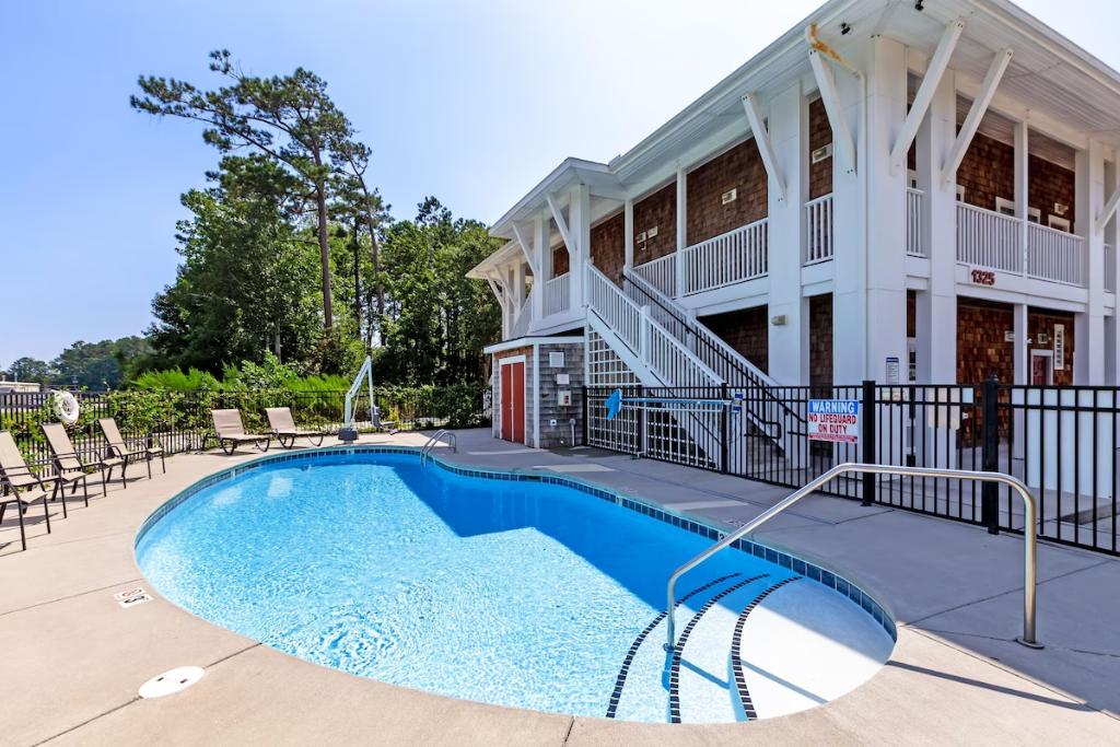 Best Hotels In The Topsail Area - Topsail Shores Inn Pool View