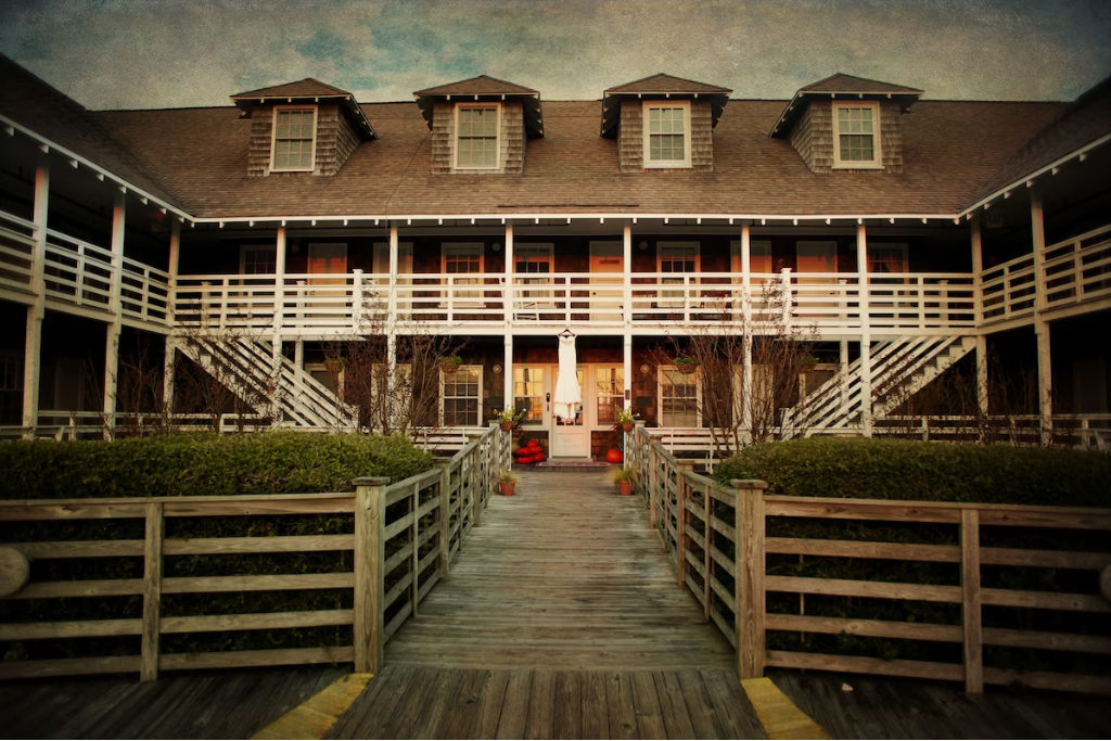 Best Romantic Getaways In The Outer Banks Area - The First Colony Inn