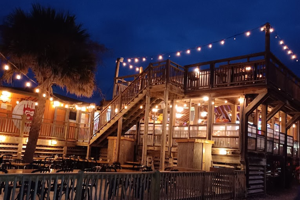 Best Music and Nightlife In The Brunswick Islands Area - Castaway's Raw Bar and Grill at Night