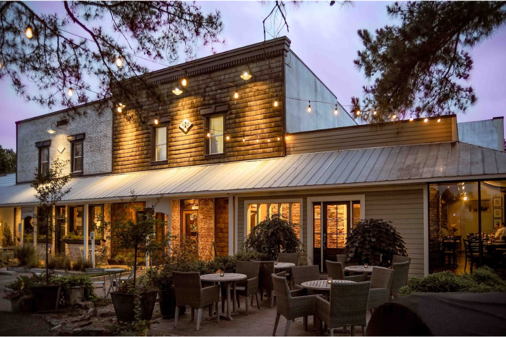 Best Restaurants and Dining In The Pinehurst and Sandhills Area - Elliotts On Linden